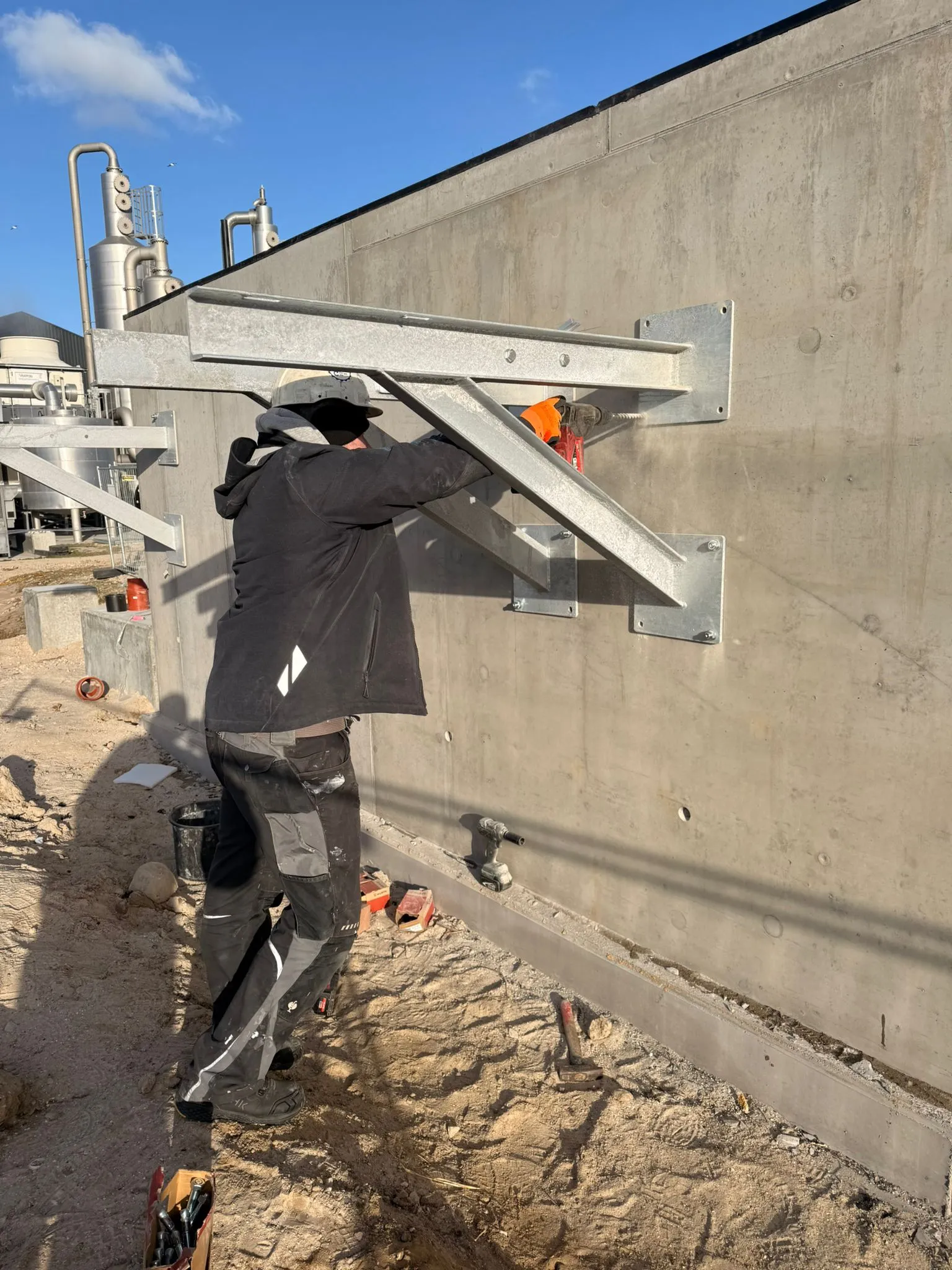 Befestigung anbringen